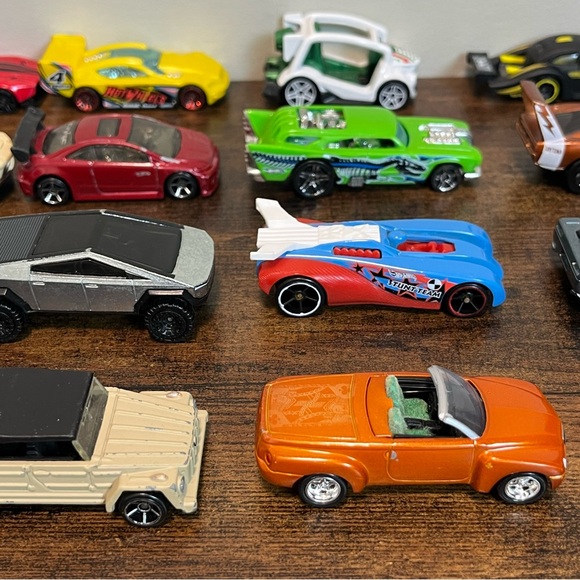 Hot Wheels Car Assortment #2 - Picture 6 of 8